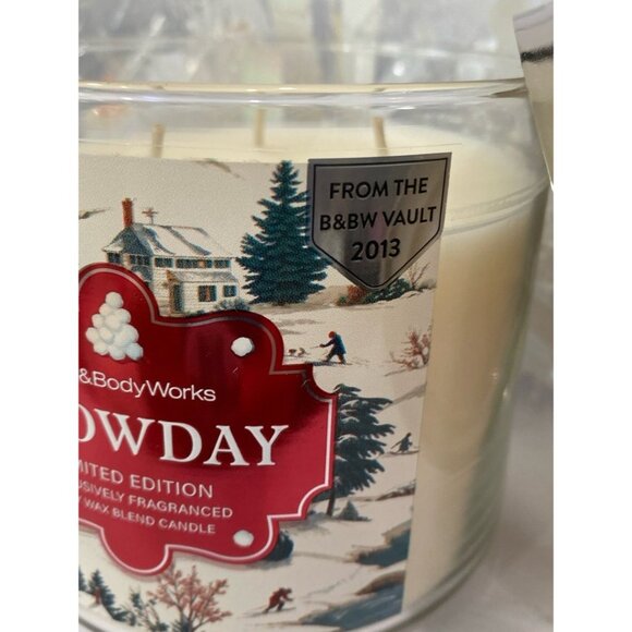 Bath & Body Works Limited Edition “Snow Day” New 3 Wick Candle From 2013 Vault - Picture 2 of 7
